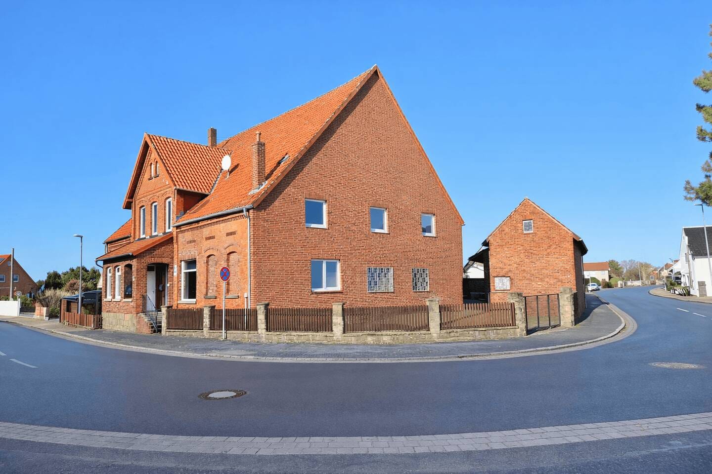 Immobilie in Gehrden - 3 Familienhaus mit Werkhalle - Bild 1
