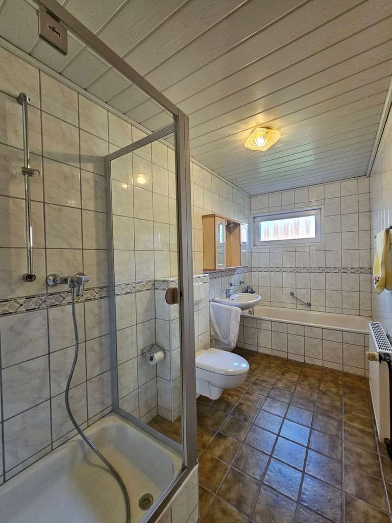 Immobilie in Ennigerloh - Sanierungsbedürftiger Bungalow mit Garage in Ennigerloh-Westkirchen - Bild 2