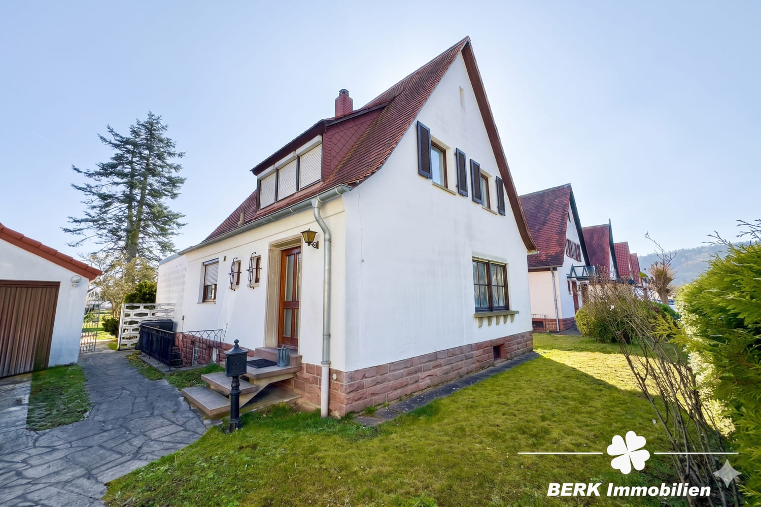 Immobilie in Erlenbach am Main - BERK Immobilien – Großzügiges Siedlungshaus mit Anbau & viel Potenzial in ruhiger Lage - Bild 0