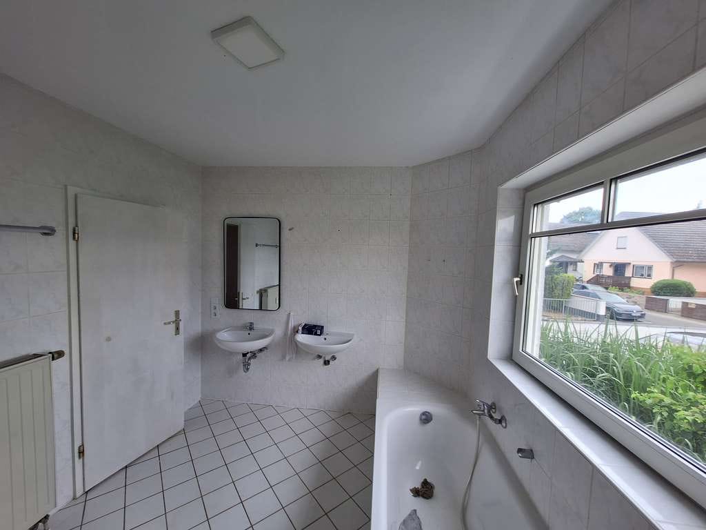 Immobilie in Groß-Zimmern - Großzügige 4-Zimmer-Wohnung in Groß-Zimmern mit Balkon und riesigem Garten - Bild 2
