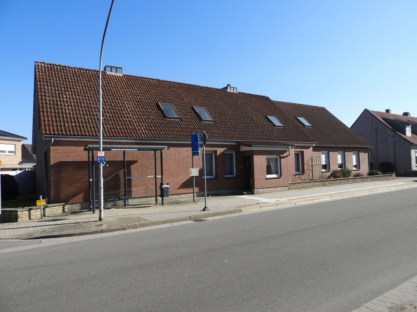 Immobilie in Wittingen - Einfamilienhaus mit Einliegerwohnung und Doppelgarage * Bromer Str. 30 * 29378 Wittingen - Bild 0