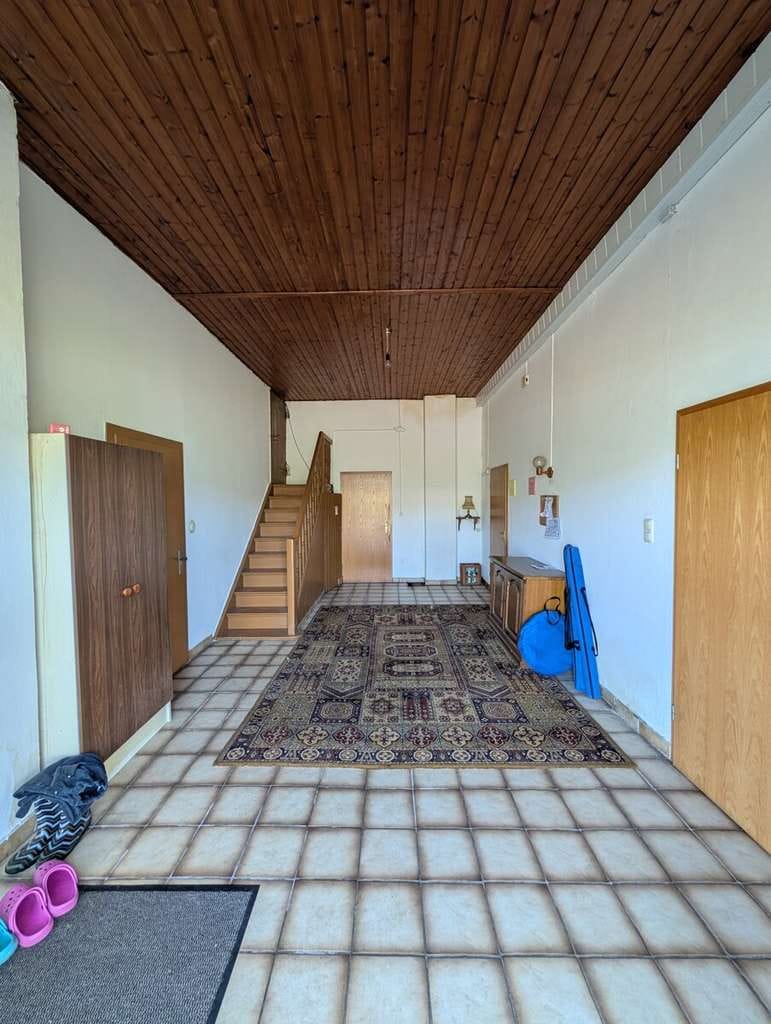 Immobilie in Hüllhorst - Großes Grundstück in Hüllhorst: Einfamilienhaus mit Potenzial zur Neugestaltung - Bild 2
