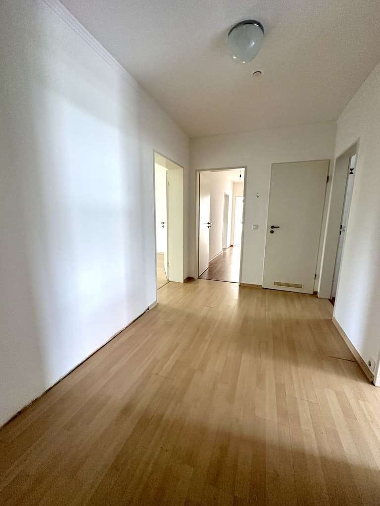 Immobilie in Grünwald - Den eigenen Geschmack verwirklichen! 4-Zimmer-Wohnung in bester Ortskernlage mit zwei Balkonen - Bild 1