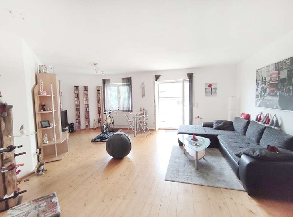 Immobilie in Langenselbold - ☼ Ihre sonnige 2 1/2 -Zi.-Whg. mit Balkon, Stellpl. u. Garage in Langenselbold, provisionsfrei - Bild 1