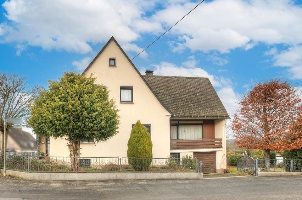 Immobilie in Mittelhof - Geräumiges und sehr gepflegtes Ein- Zweifamilienhaus in beliebter Wohnlage von Wissen - Bild 0