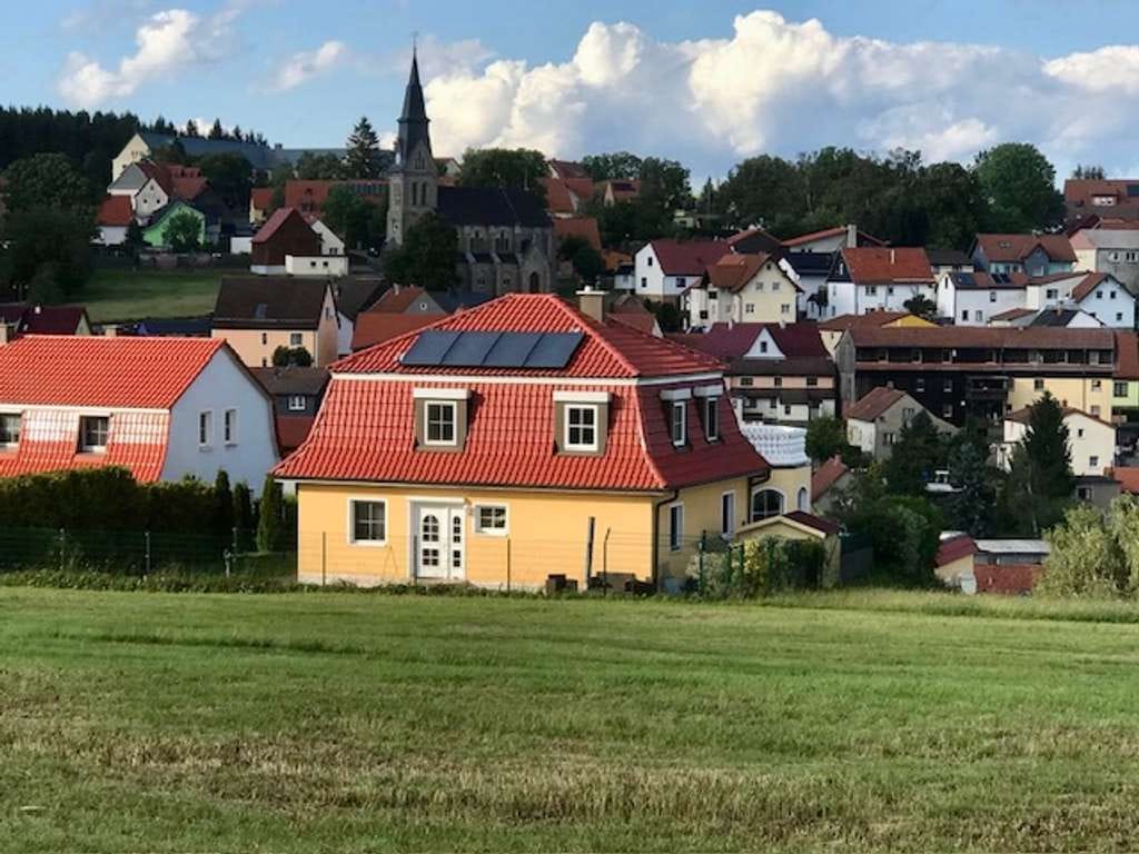 Immobilie in Frankenheim/Rhön - Ein/Zweifamilienhaus  mit Garage in Frankenheim/Rhön, 5 Zimmer - Bild 0