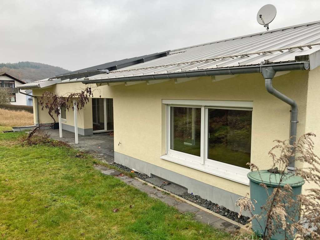 Immobilie in Bad Endbach - Geräumiges Einfamilienhaus mit großer Terrasse und überdachter Pergola! - Bild 0