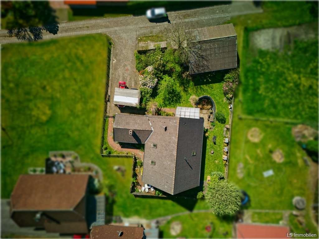 Immobilie in Westerstede - Zweifamilienhaus in ruhiger Lage von Westerstede-Linswege - Bild 1