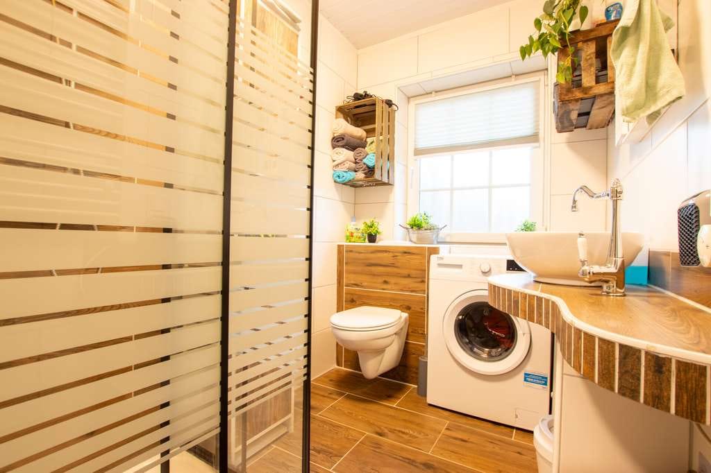 Immobilie in Großheide - Einziehen & Wohlfühlen – Gepflegte Dachgeschosswohnung im schönen Ostfriesland - Bild 2