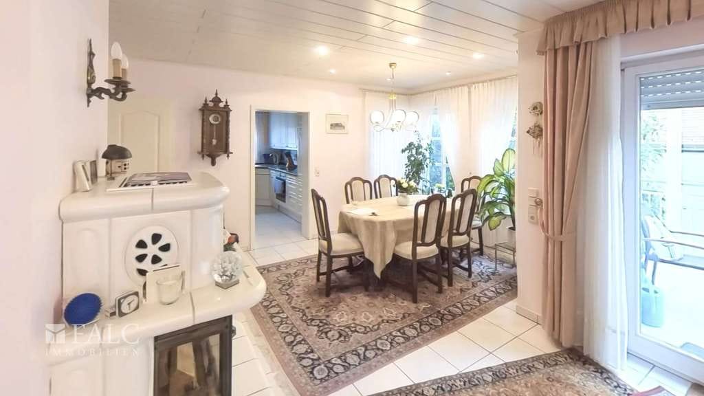 Immobilie in Rödermark - Exklusives Zweifamilienhaus mit Einliegerwohnung in begehrter Lage - Bild 2
