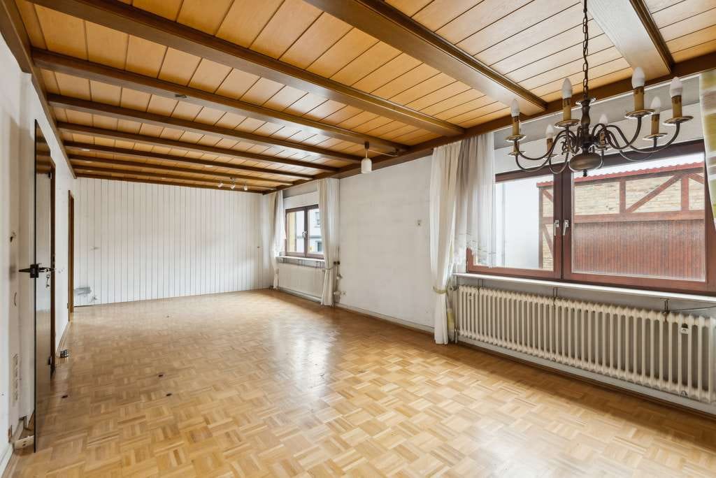 Immobilie in Gau-Algesheim - Großzügiges Einfamilienhaus mit  Sauna & Ausbaupotenzial – ideal für Familien oder Kapitalanleger! - Bild 1