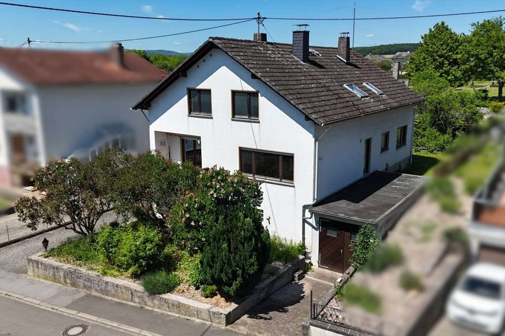 Immobilie in Waldalgesheim - Zweifamilienhaus, Wohnen auf einer Ebene, plus mehr ... in Waldalgesheim - Bild 1