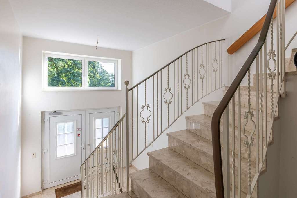Immobilie in Artlenburg - Mehrfamilienhaus mit vier Wohneinheiten, einer Gewerbeeinheit und 14.200 m2 Grundstücksfläche - Bild 3