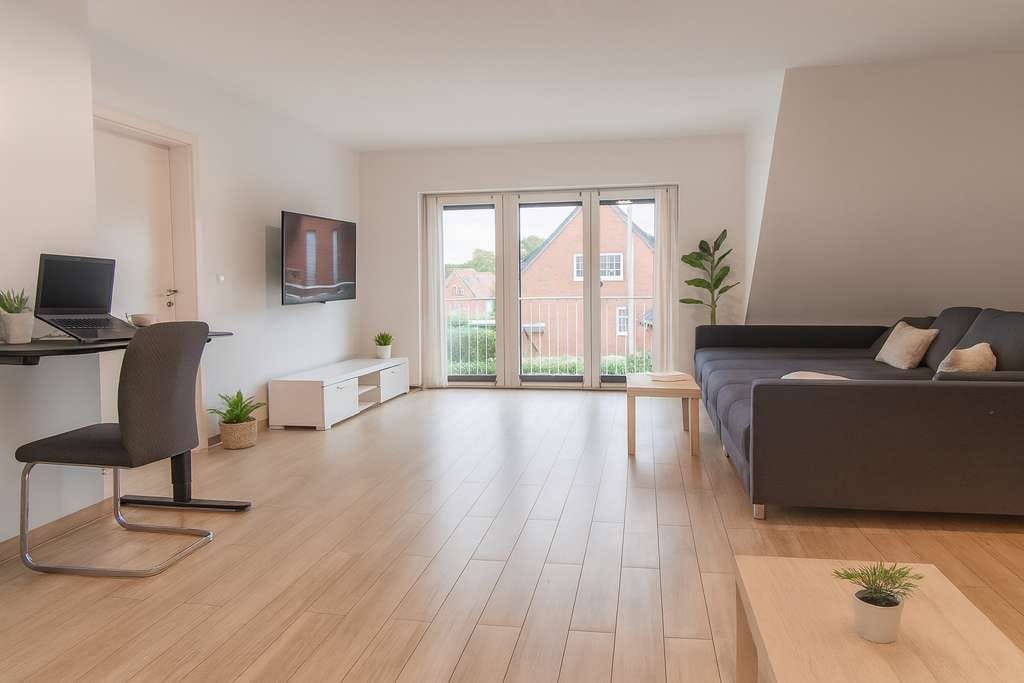 Immobilie in Dörverden - Dörverden | Zweifamilienhaus mit zwei Wohneinheiten & viel Komfort - Bild 1