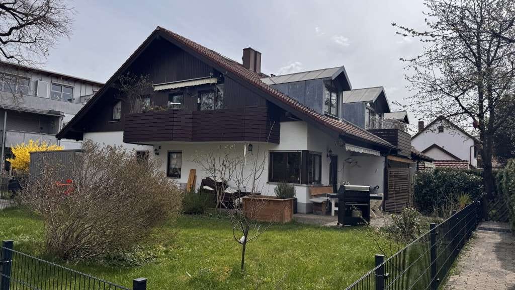 Immobilie in Feldkirchen - Einziehen und wohlfühlen! 2-Zimmer-Dachwohnung in kleinem MFH - Bild 1