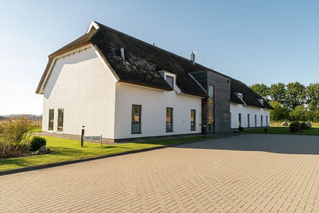 Immobilie in Putbus - Ferienwohnung mit Blick in die Natur und auf den Wreecher See in Putbus auf der Insel Rügen - Bild 1