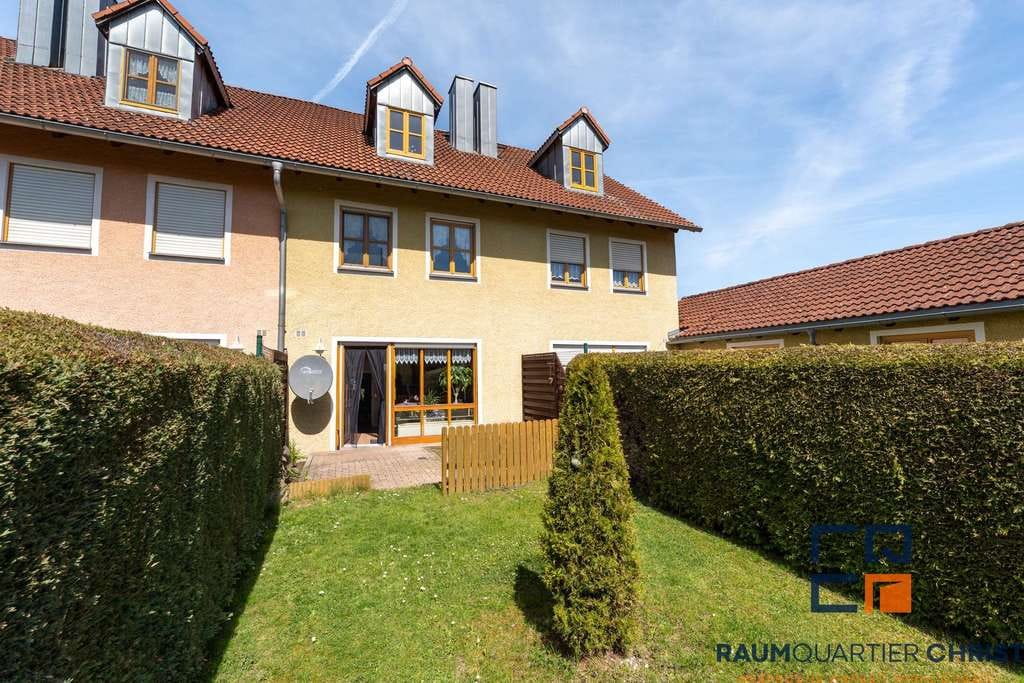 Immobilie in Krummennaab - Vermietetes, solides Reihenmittelhaus mit durchdachter Raumaufteilung - Bild 1