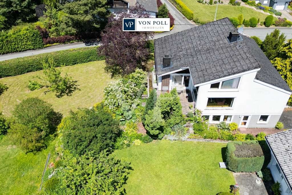 Immobilie in Brilon - Großzügiges Einfamilienhaus mit Retro-Charme, in ruhiger Lage - Bild 0