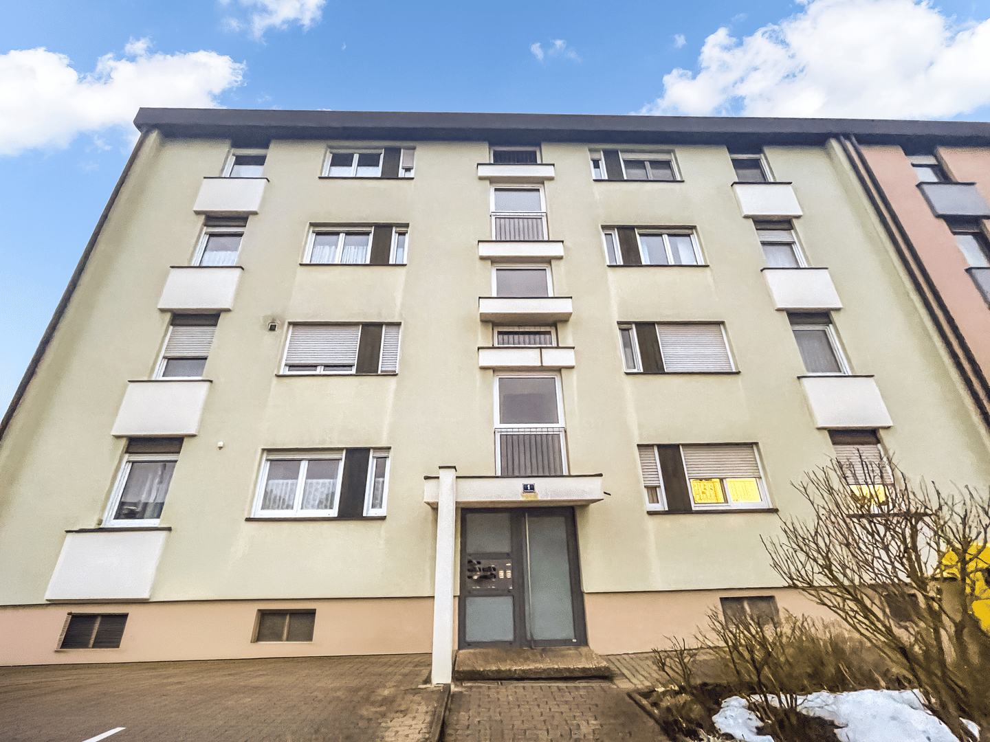 Immobilie in Gochsheim - Hochwertige 4,5-Zimmer-Maisonette Wohnung mit Balkon & Garage in ruhiger Lage von Gochsheim bei Schweinfurt - Bild 0