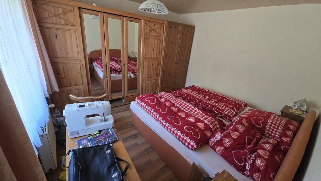 Immobilie in Oelsnitz/Erzgeb. - Großzügiges Einfamilienhaus mit ca. 160 m² Wohnfläche, zwei Garagen und vielseitigen Nutzungsmöglich - Bild 4