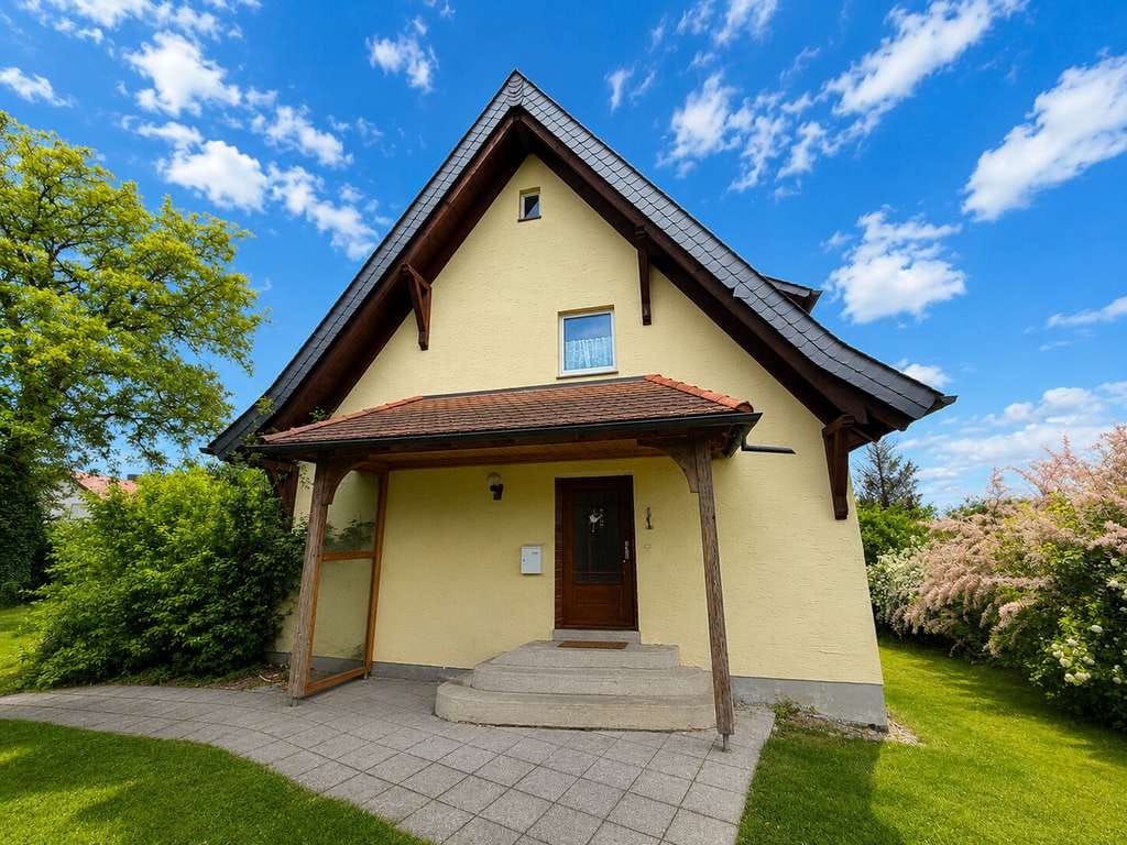 Immobilie in Uffenheim - Familientraum mit Paradiesgarten - Schnuckeliges Haus - 5 Zimmer, Terrasse, Doppelgarage, Bestlage! - Bild 3