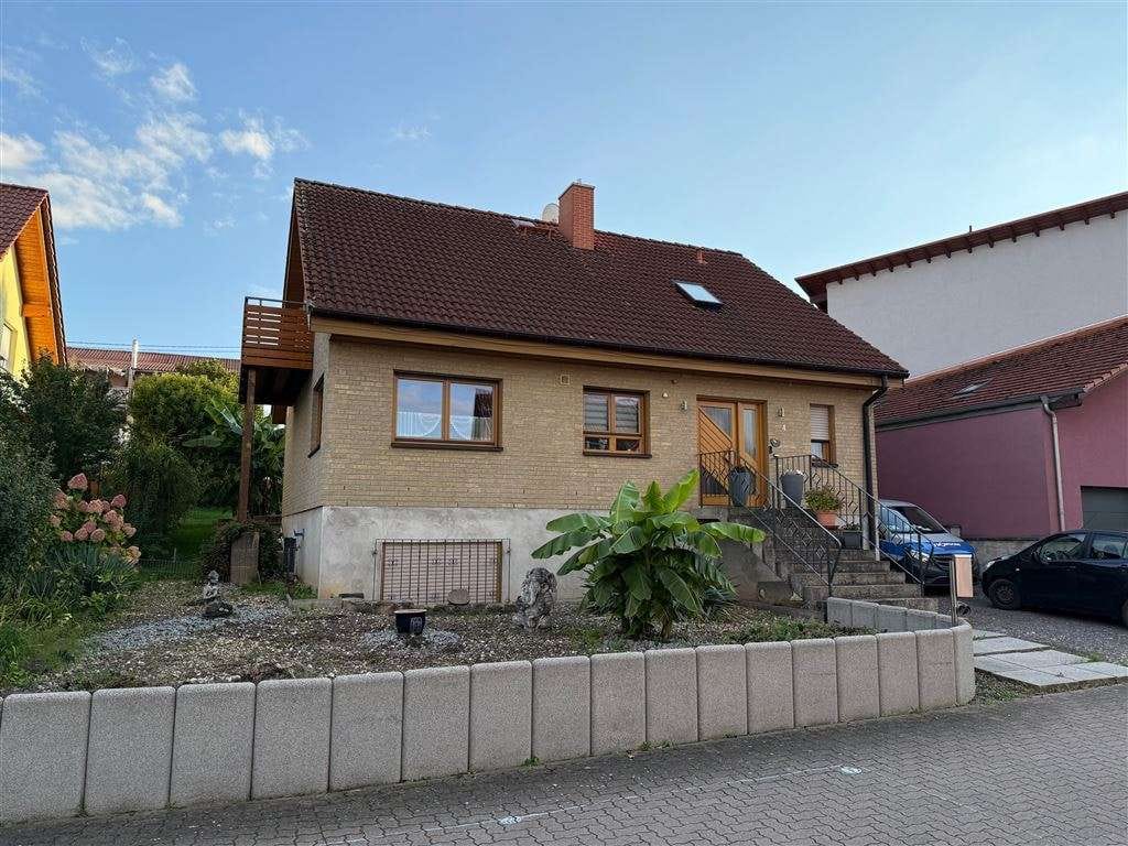 Immobilie in Gau-Heppenheim - Schönes EFH (Renolit) mit Keller, Garage und Garten - Bild 2