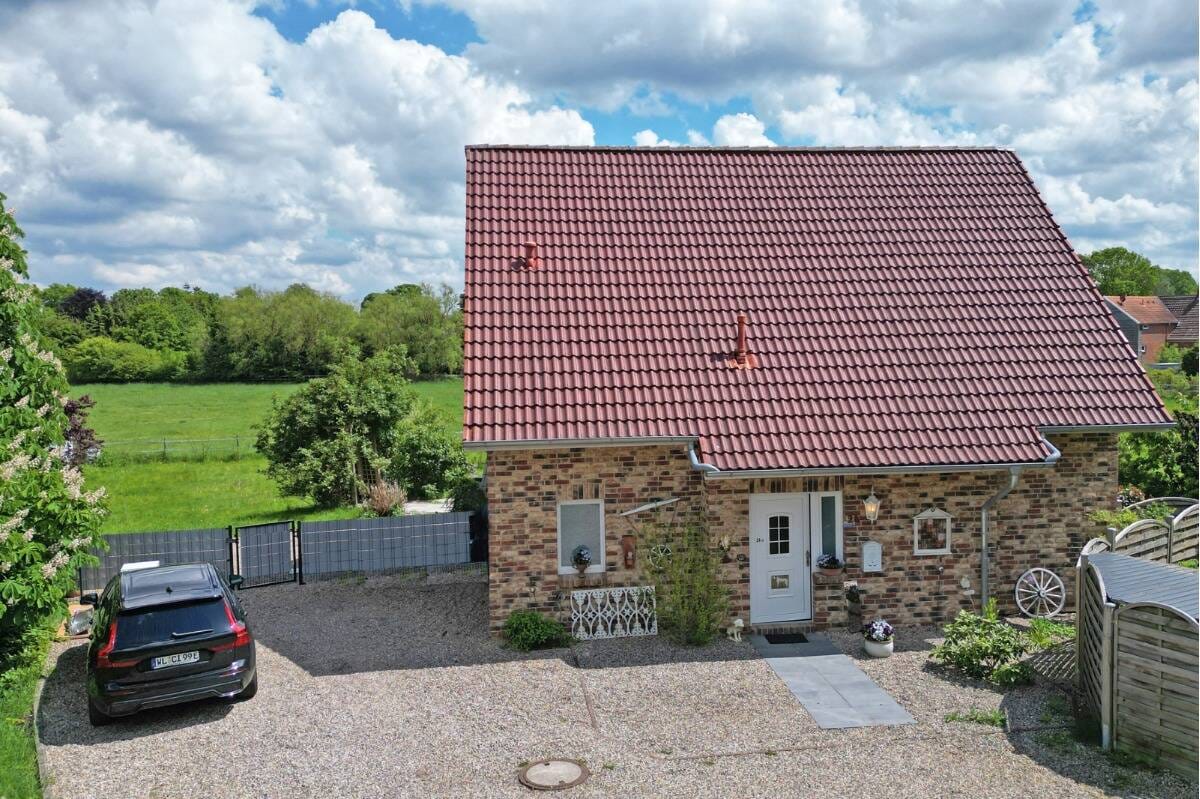 Immobilie in Brackel - Geschmackvolles, modernes Einfamilienhaus in schöner Ortsrandlage - Bild 0