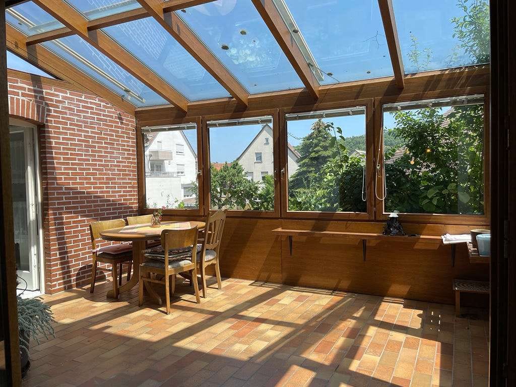 Immobilie in Hessigheim - Ein Haus voller Möglichkeiten mit Wintergarten, Garage und Garten, in ruhiger Ortslage - Bild 3