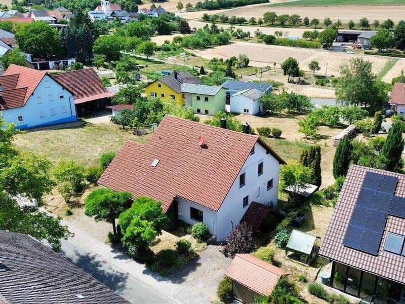 Immobilie in Grünsfeld - Viel Platz für die Familie - flexibel wohnen & zusätzlich vermieten - Bild 0