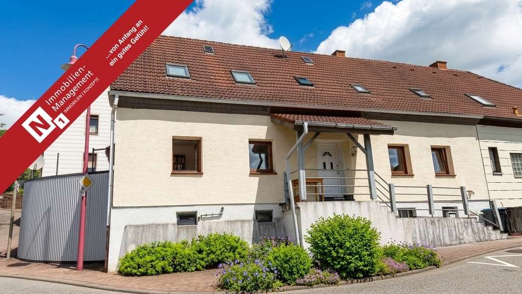 Immobilie in Gries - Großes Haus, kleiner Preis - Doppelhaushälfte mit Garten und Carport auf angrenzendem Grundstück - Bild 0