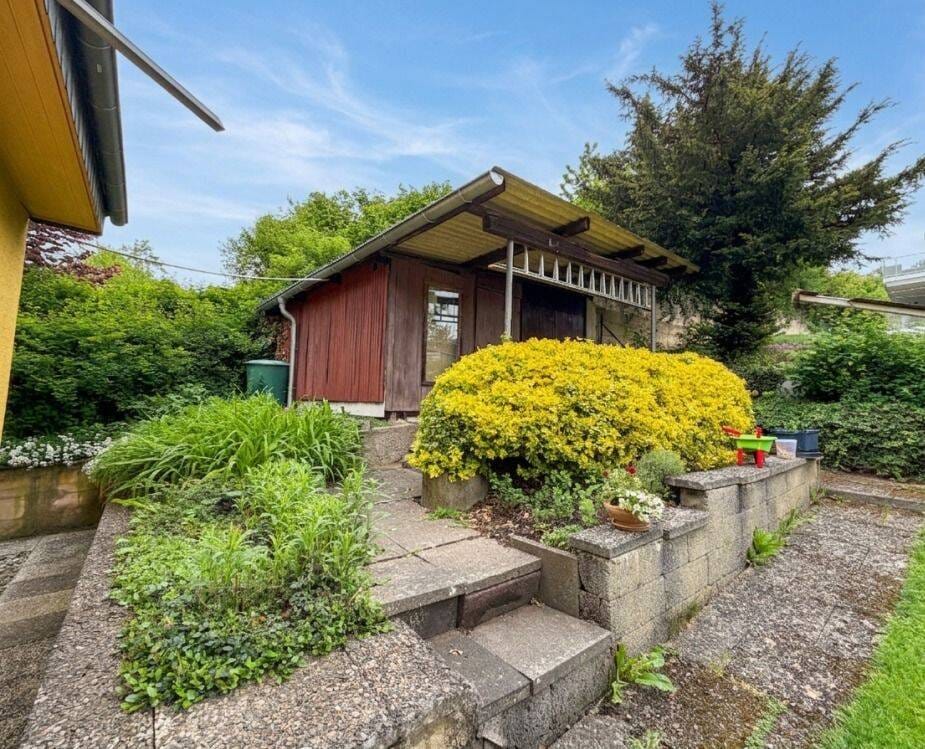 Immobilie in Kassel - Freistehendes Mehrfamilienhaus in zweiter Reihe Bebauung in Kassel-Jungfernkopf - Bild 2