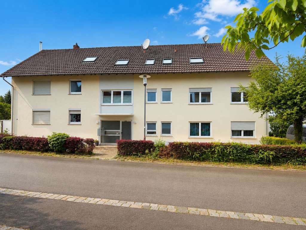 Immobilie in Immenstaad am Bodensee - Viel Platz für Ihre Ideen – großzügige 4-Zimmer-Wohnung mit Potenzial - Bild 0