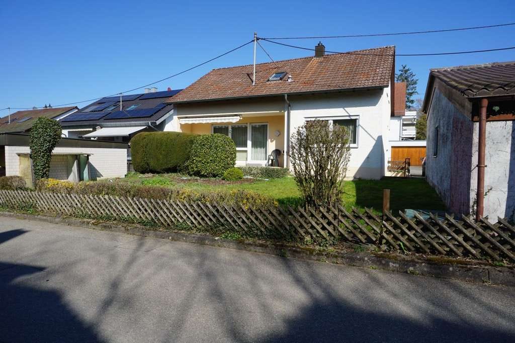 Immobilie in Wannweil - Freistehendes Einfamilienhaus mit schönem Garten und Garage in Ortsrandlage - Bild 0