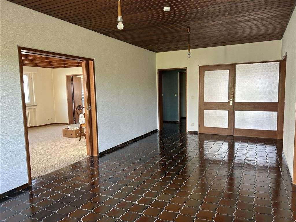 Immobilie in Elchesheim-Illingen - 3-Zimmer-Wohnung mit beeindruckender Wohnfläche und Garten  in Elchesheim-Illingen - Bild 1