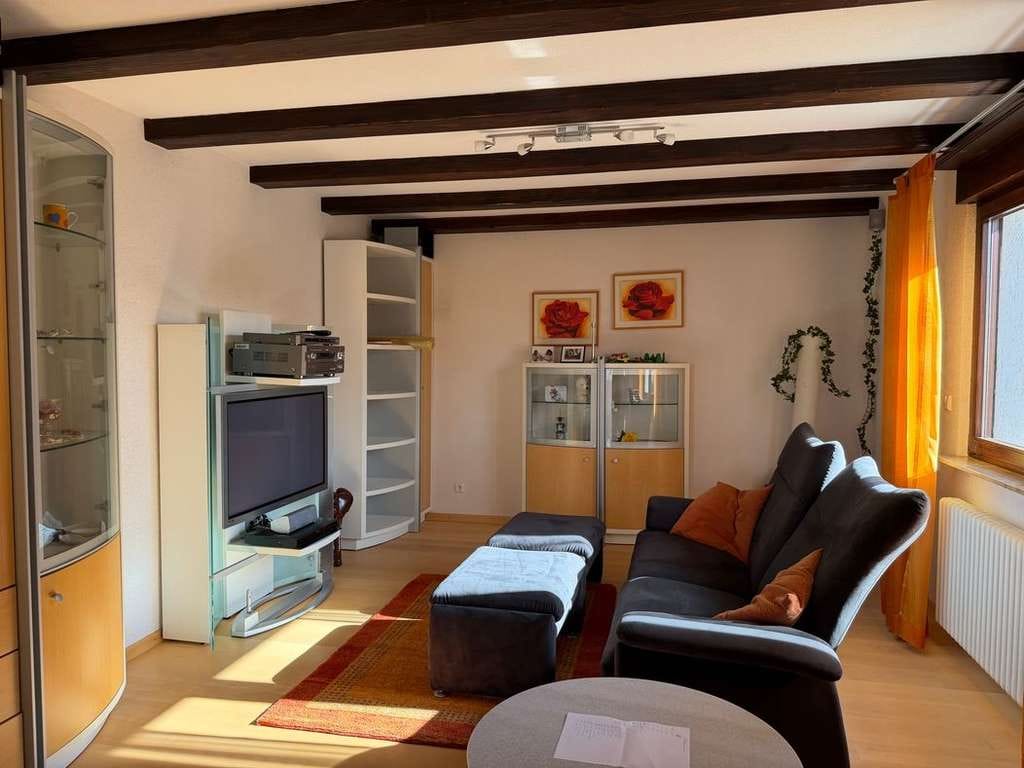 Immobilie in Hildrizhausen - Geräumiges Einfamilienhaus mit großem Garten,  moderner Einbauküche, modernen Bädern, Parkett - Bild 2