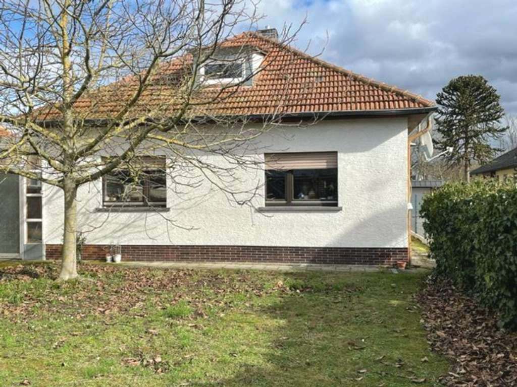 Immobilie in Karlstein am Main - Klassischer  Bungalow  auf XXL-  Grundstück in idyllischer  Wohngegend***** - Bild 0