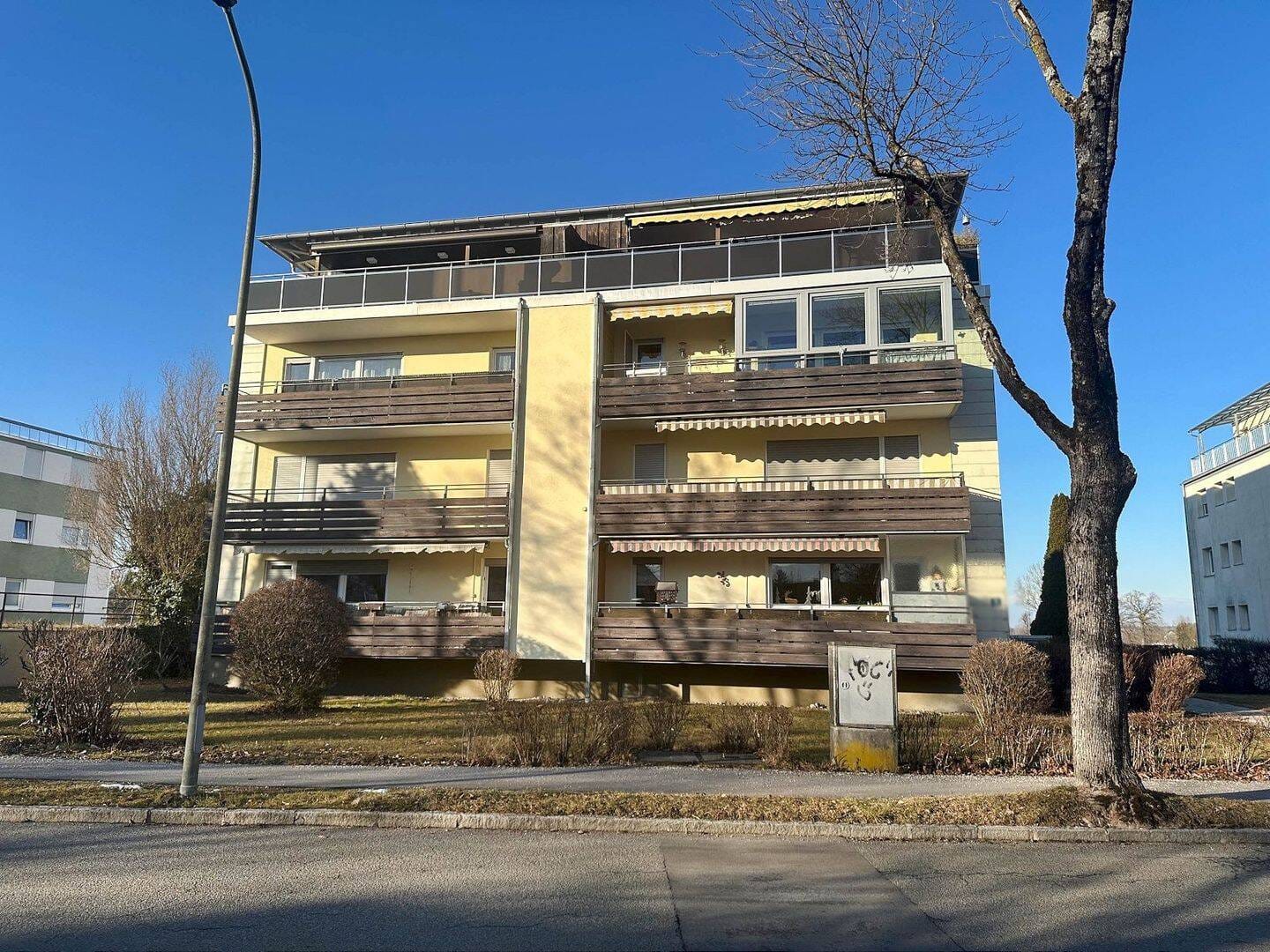 Immobilie in Prien am Chiemsee - Großzügige 3-Zimmer Wohnung mit Südbalkon in attraktiver Lage - Bild 0