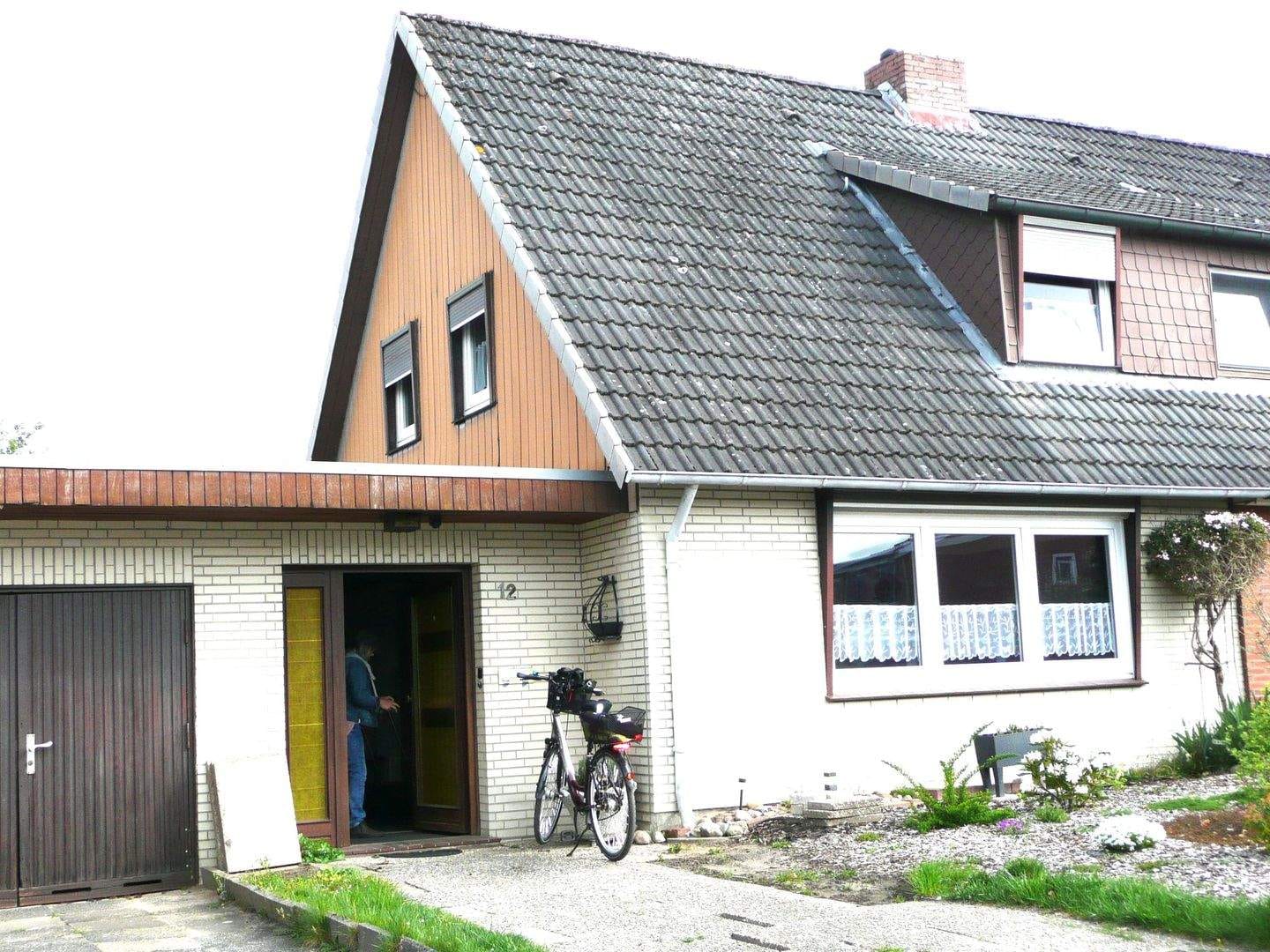 Immobilie in Barmstedt - 25355 Barmstedt Doppelhaushälfte  FREI  ab  Mai 2026 , ruhige Lage mit großzügiger hinterer begrünter Gartenfläche ! - Bild 0