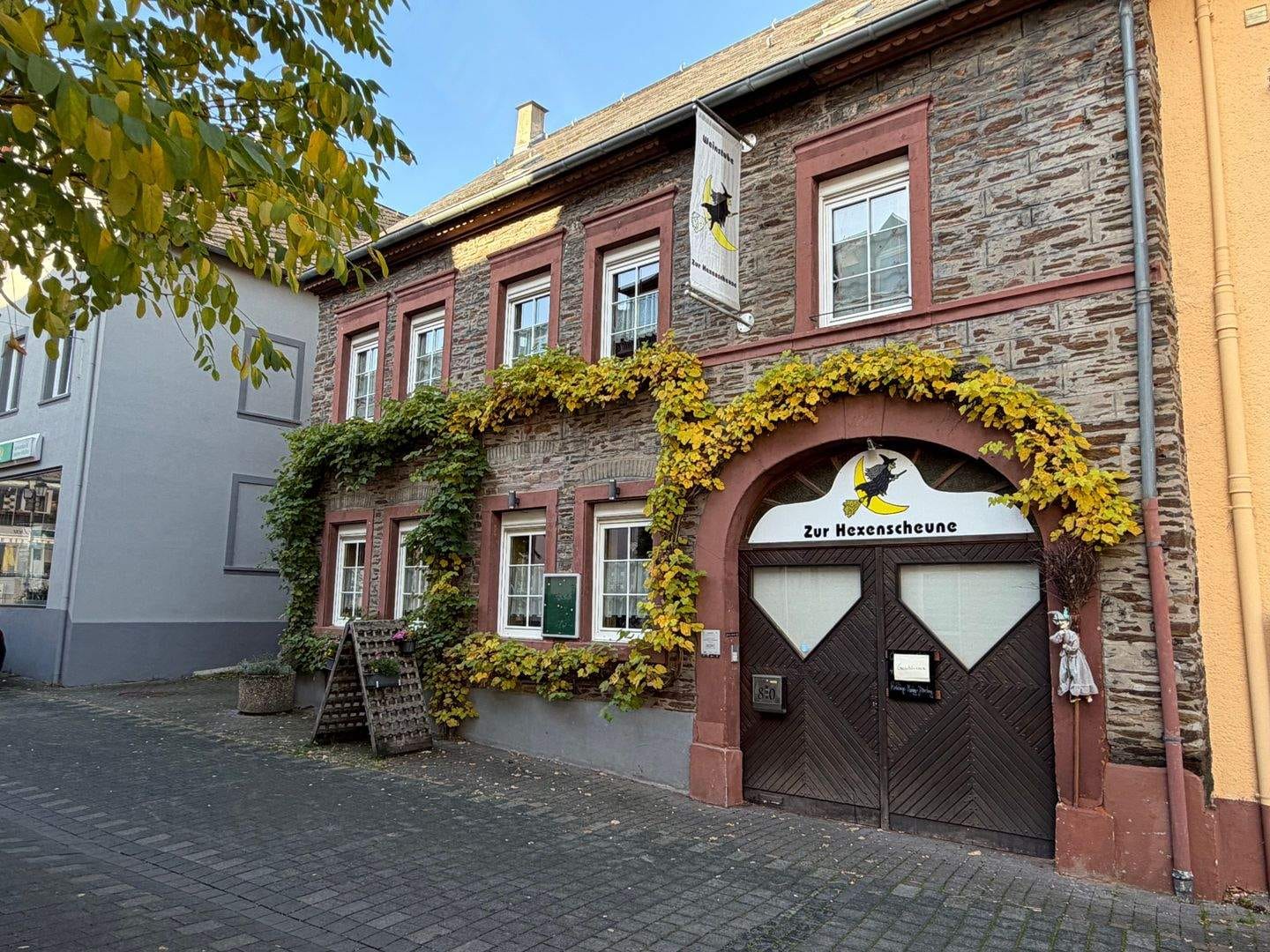 Immobilie in Kröv - Wohn- u. Geschäftshaus mit Garten, Nebenhaus und Halle im Herzen von Kröv - Bild 0