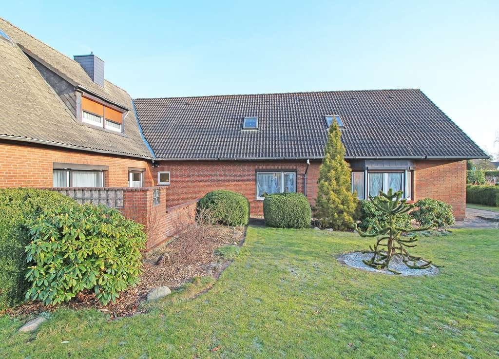 Immobilie in Wahlstedt - gepflegtes Zweifamilienhaus mit viel Nutzfläche in Wahlstedt - Bild 1