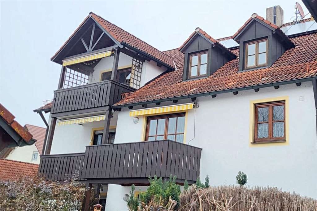 Immobilie in Wang - Großzügig Wohnen im Grünen! 3-Zi.-Wohnung mit Balkon in Wang, Ortsteil Volkmannsdorf - Bild 0