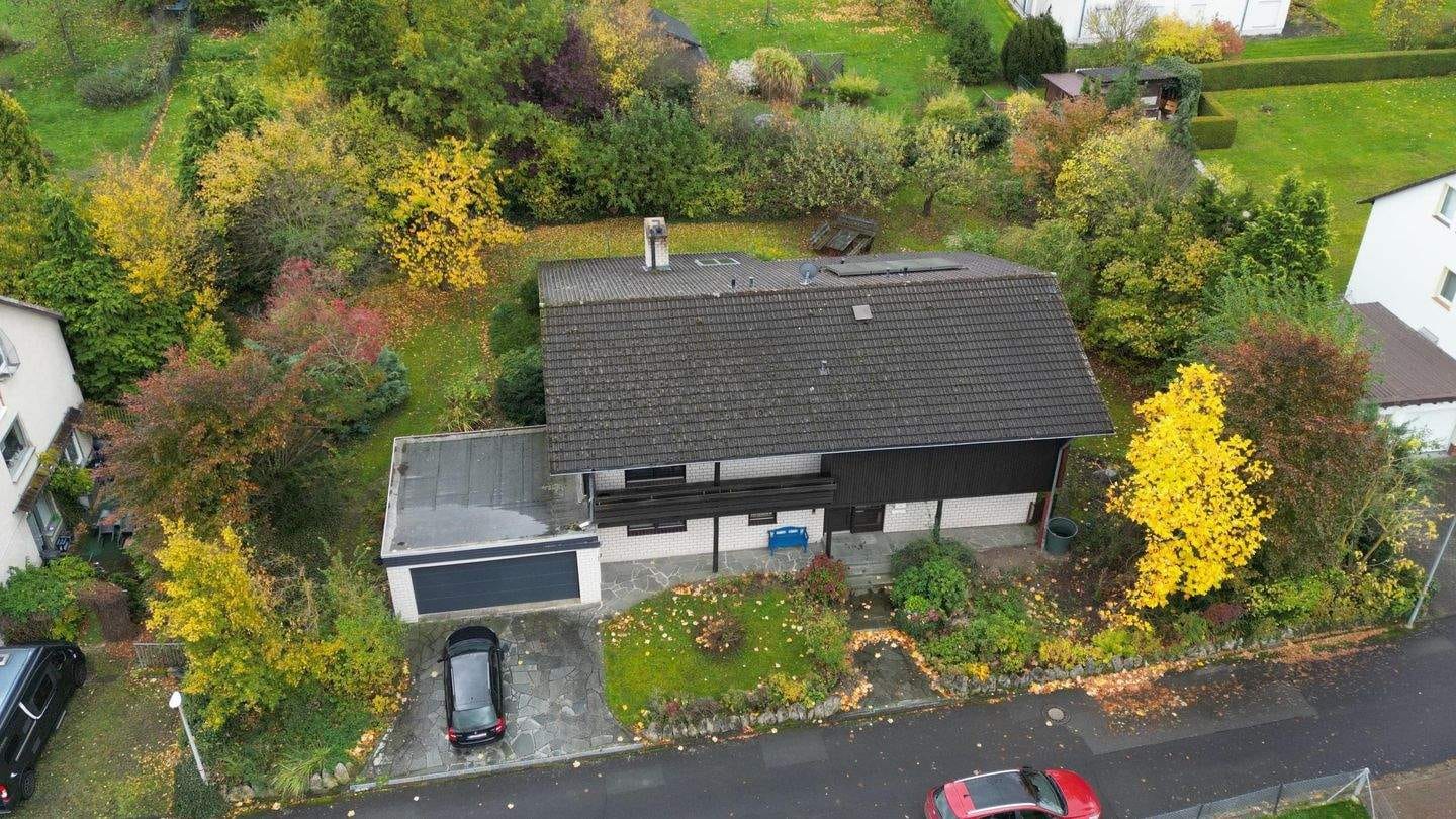 Immobilie in Ahnatal - Lichtdurchflutetes Einfamilienhaus in idyllischer Ortsrandlage von Ahnatal-Weimar - Bild 1