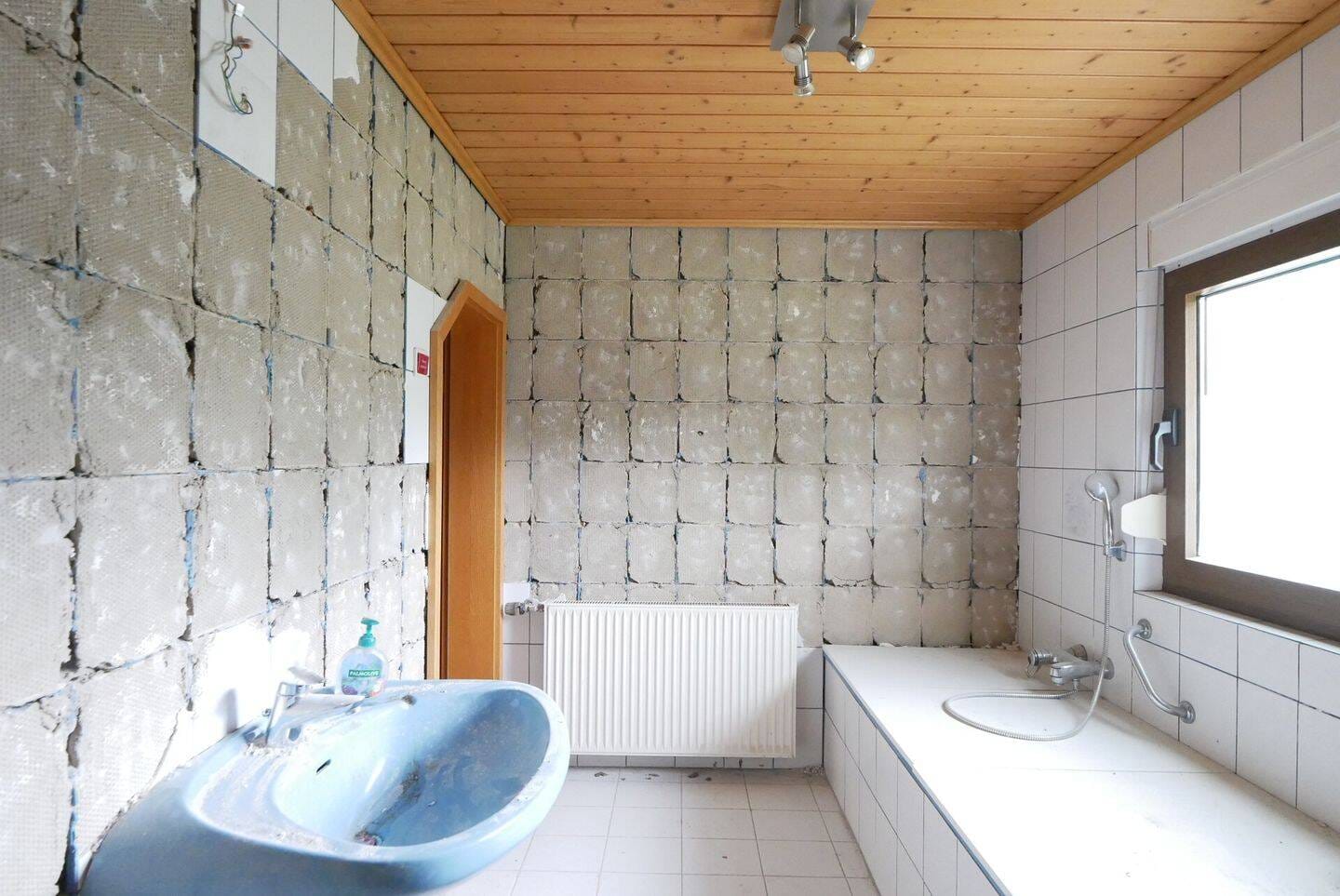 Immobilie in Dörfles-Esbach - Wohnhaus mit großem Grundstück in guter Lage - Bild 2