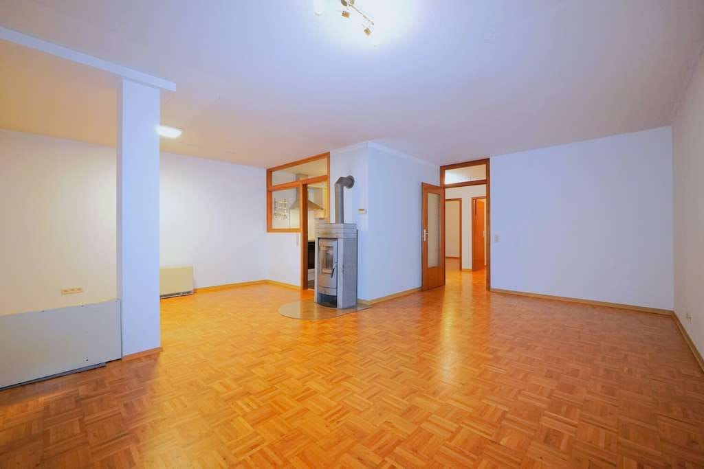 Immobilie in Künzelsau - Gepflegte 3,5-Zimmer-Wohnung mit Einbauküche und Parkettboden - Bild 1