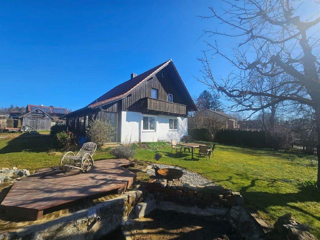 Immobilie in Vilsbiburg - Einladendes EFH mit großem Garten in ruhiger Siedlungslage, Frauensattling - Bild 1