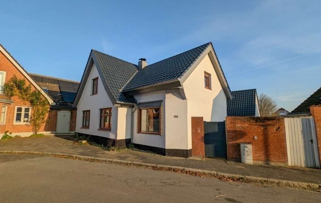 Immobilie in Arnis - Zwei Wohnhäuser auf einem Grundstück mit Garage und Carport - Nahe der Schlei! - Bild 1