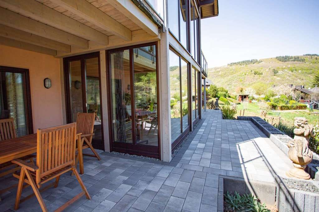Immobilie in Alf - Energieeffizientes Architektenhaus mit Panoramablick und Gartenidylle in Alf, Nähe Zell an der Mosel - Bild 1
