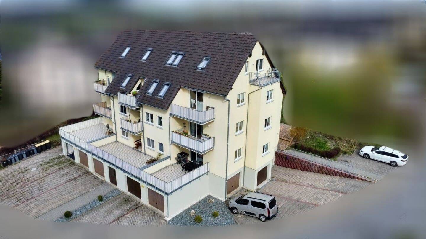 Immobilie in Schneeberg - Charmante Maisonette-Eigentumswohnung mit Balkon, Garage und Stellplätzen - Bild 1