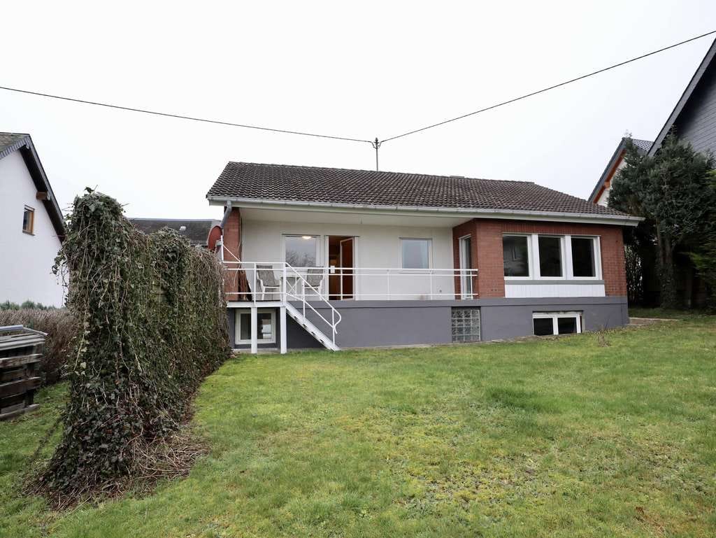 Immobilie in Bad Bertrich - Bungalow-Fertighaus mit Garten, Garagen und Keller - Bild 4