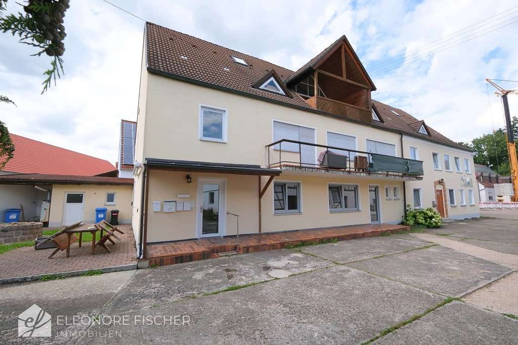 Immobilie in Nördlingen - Renovierte 3-Zi.-Erdgeschosswohnung mit Terrasse und Stellplatz vor den Toren Nördlingens - Bild 0